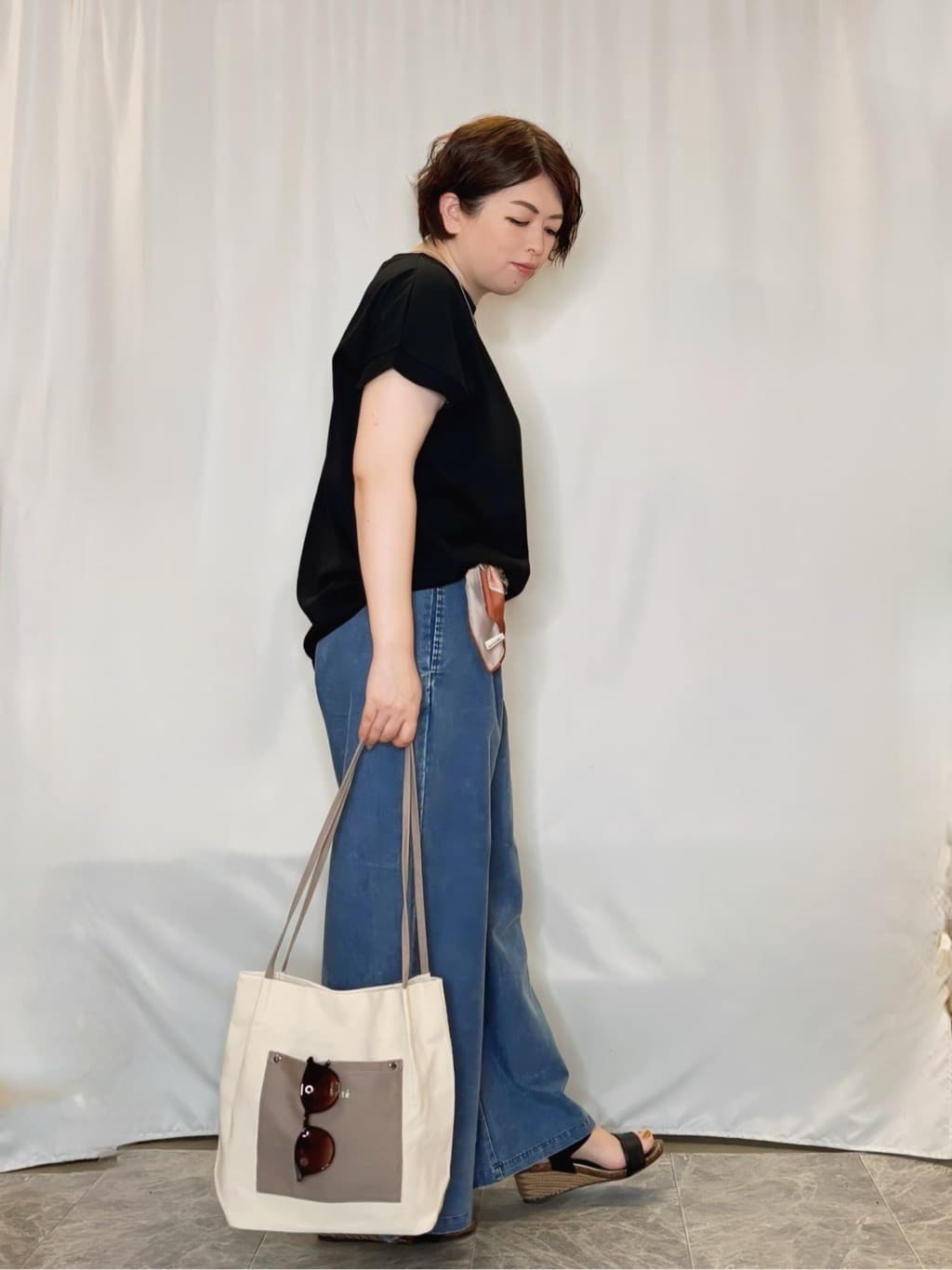 たみさんの「SHOO･LA･RUE｜【S-LL/汗ジミ軽減/ひんやり/UV】体型カバーに タック入りドルマントップス」を使ったコーディネート