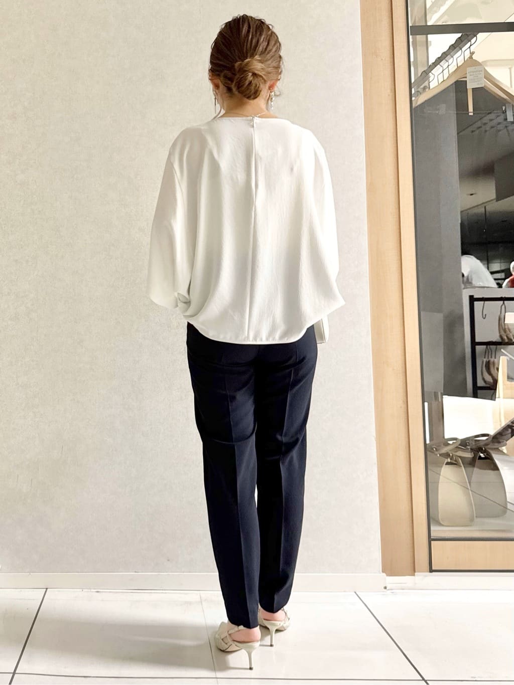sayuさんの「UNTITLED｜◆【セットアップ可/接触冷感/イージーケア/体型カバー】リラクミスト モモンガブラウス」を使ったコーディネート