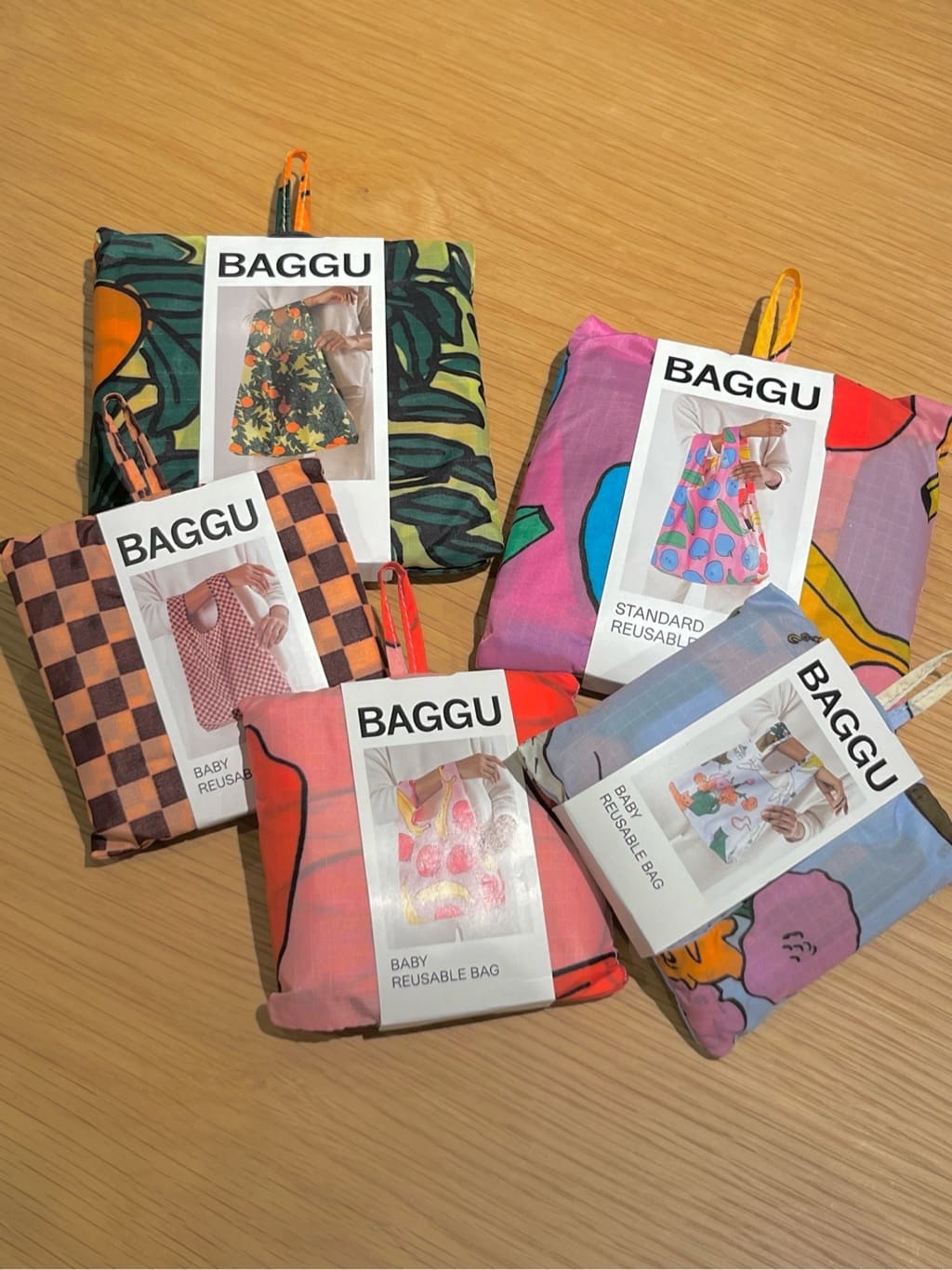 えびさんの「212 KITCHEN STORE｜◆BABY BAGGU メタリックライトブルー ＜BAGGU バグゥ＞」を使ったコーディネート