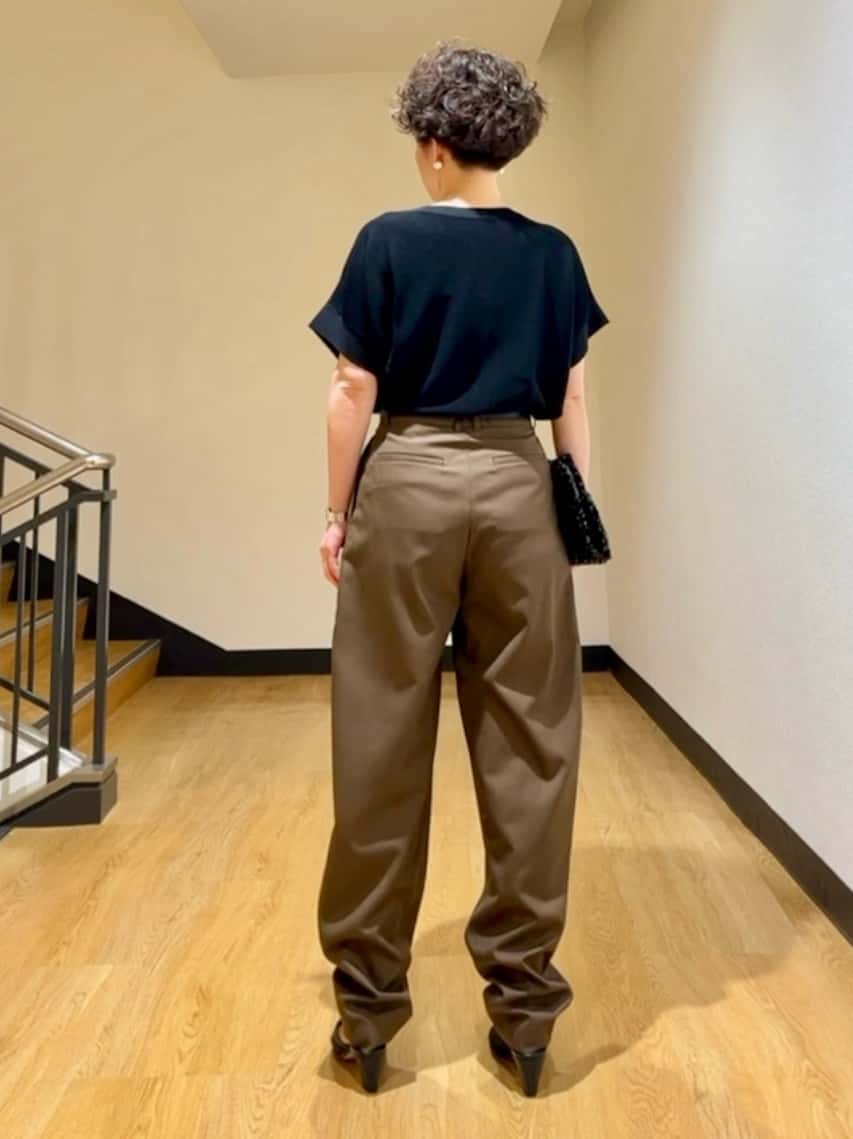 MAYUMIさんの「UNTITLED｜◆【オンオフ使える/セットアップ可能】トロピカルウール カーブテーパードパンツ」を使ったコーディネート
