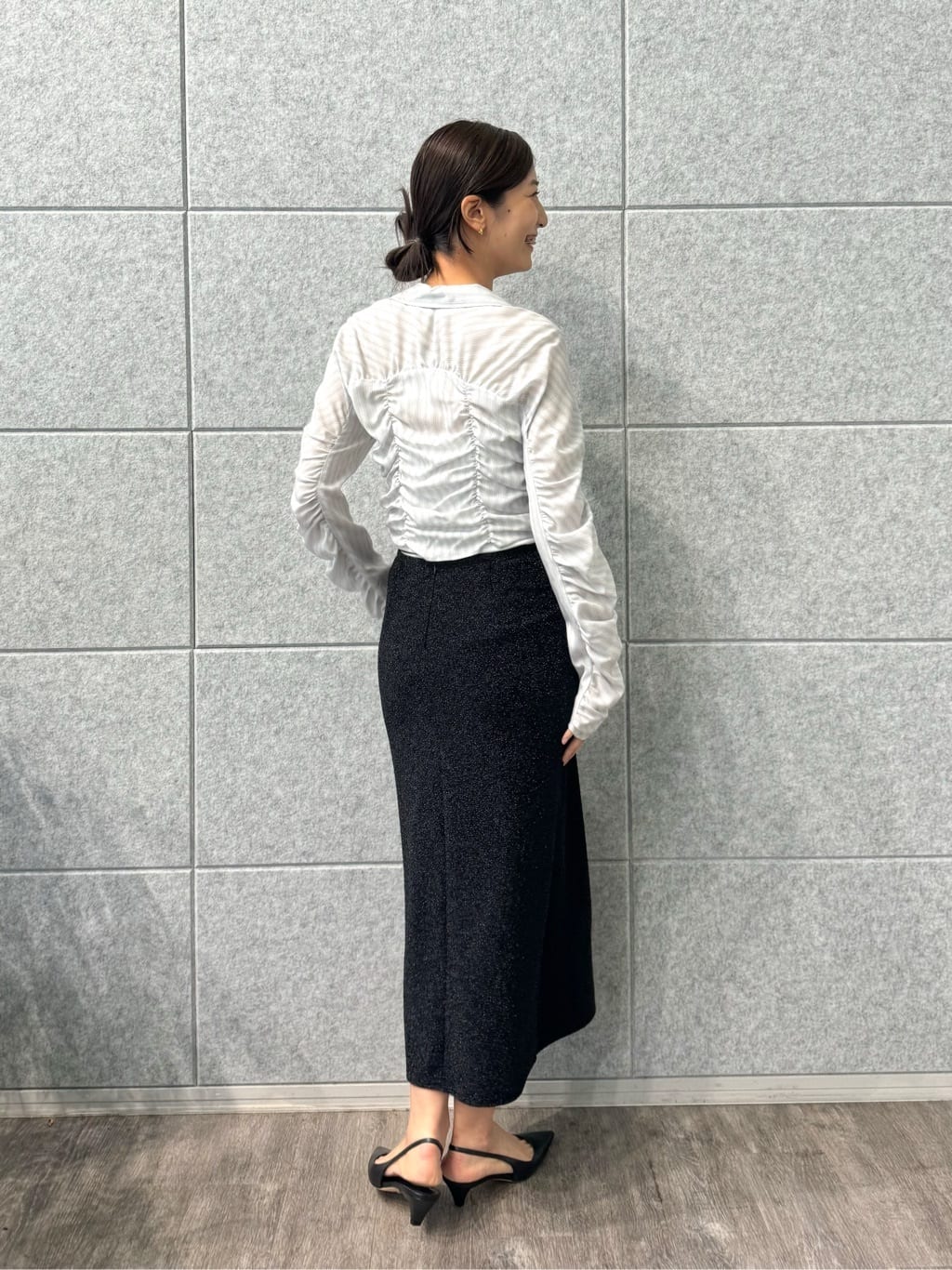 uchi__yamaさんの「CODE A｜lame skirt」を使ったコーディネート