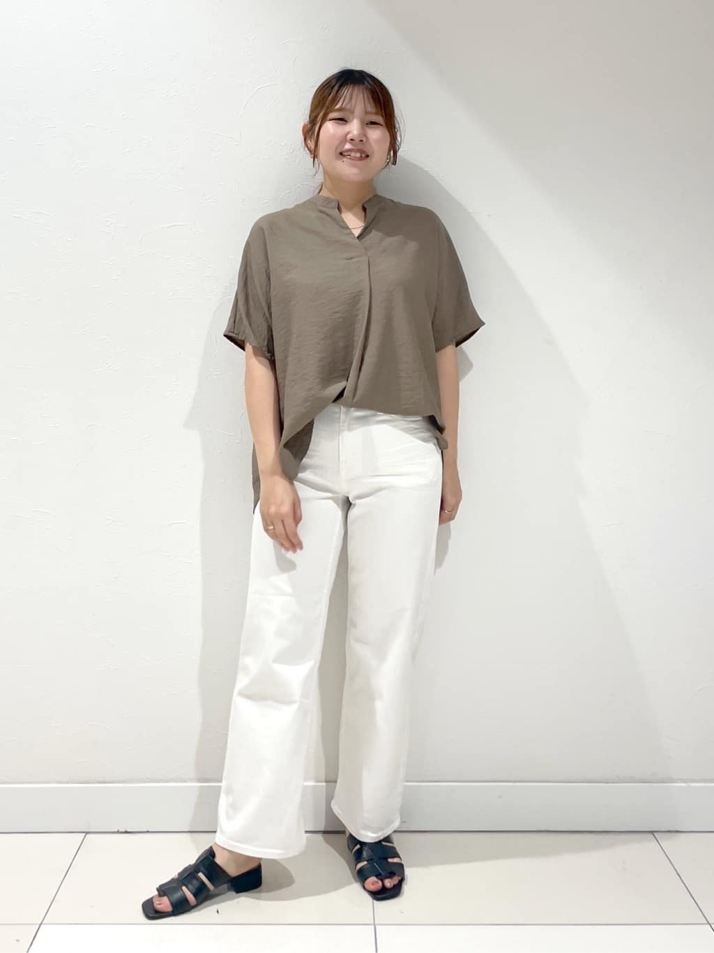 YUUKIさんの「INDIVI｜◆【洗える／UVケア／SETUP可能】スキッパードルマンブラウス」を使ったコーディネート