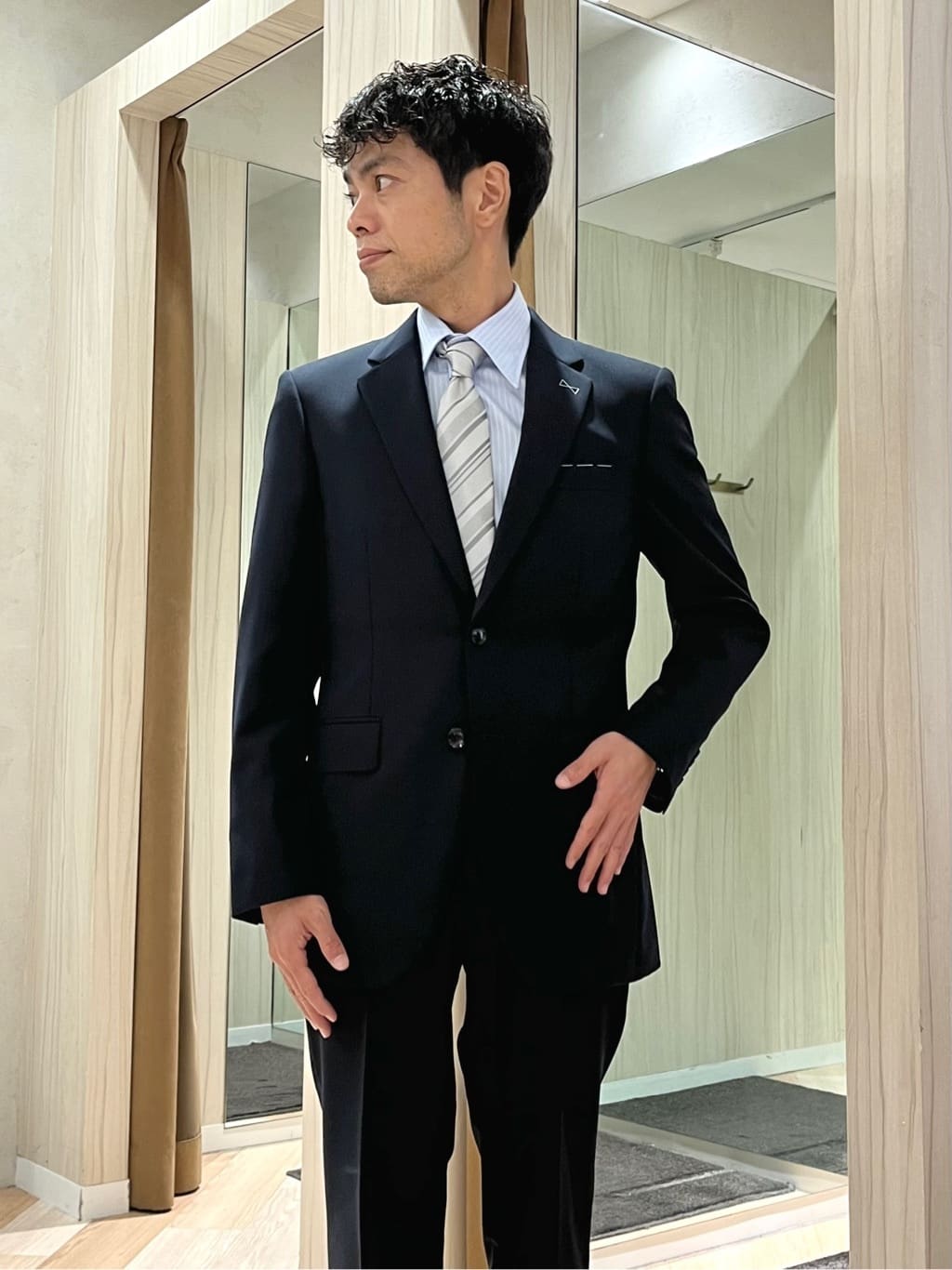 URAさんの「TAKEO KIKUCHI｜【ベストセラー/日本製】シャドーストライプ シルクネクタイ」を使ったコーディネート