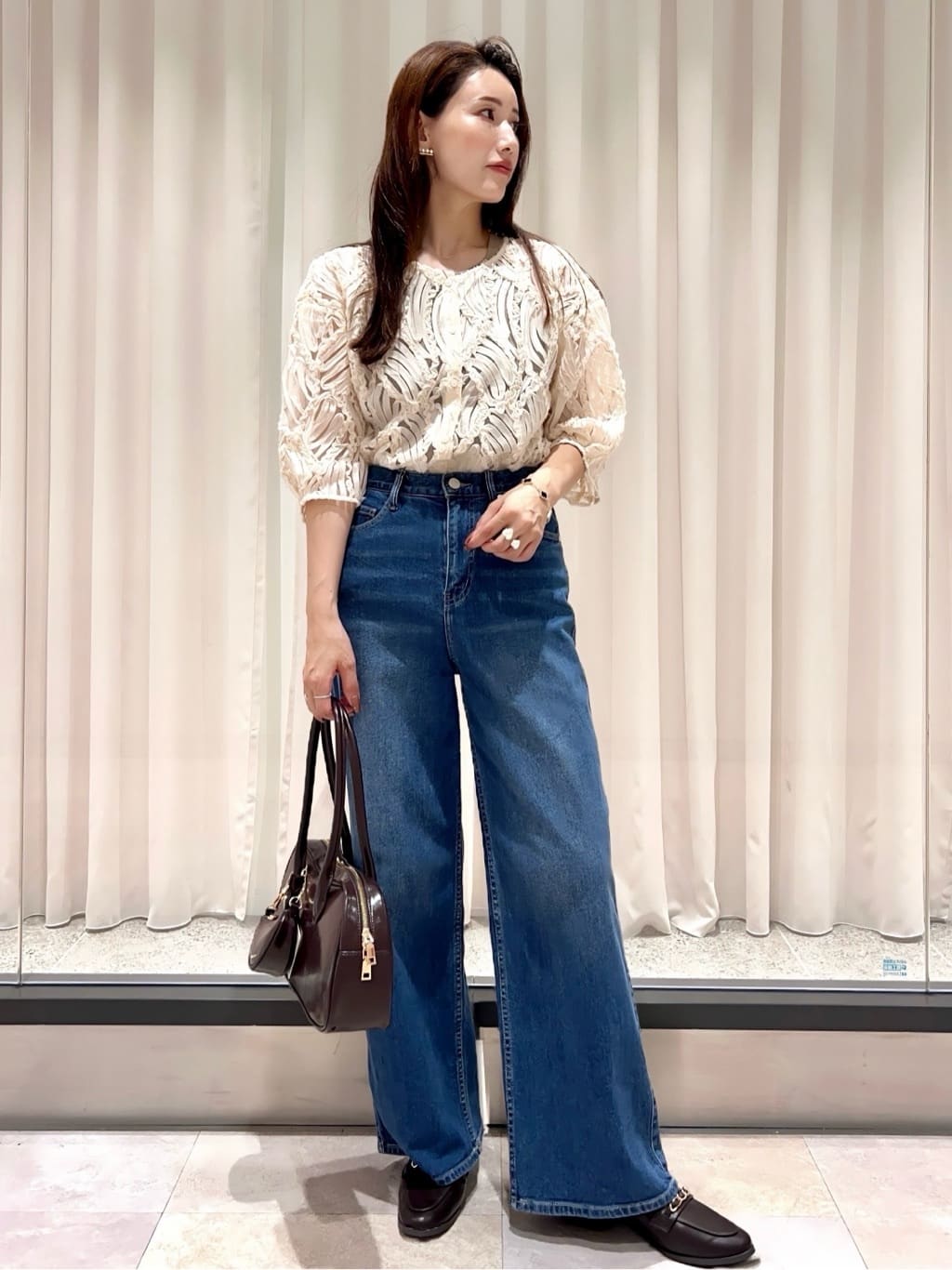 maiさんの「OPAQUE.CLIP｜シアー刺繍レース前開きブラウス【洗濯機洗い可】」を使ったコーディネート