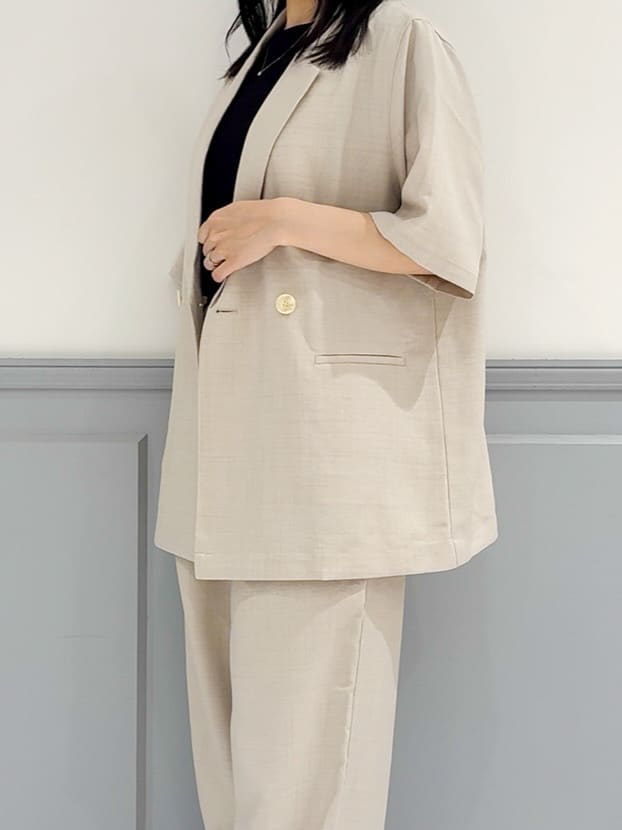 moeさんの「grove｜軽やかに羽織れて、きちんと見え ハーフスリーブテーラードジャケット」を使ったコーディネート