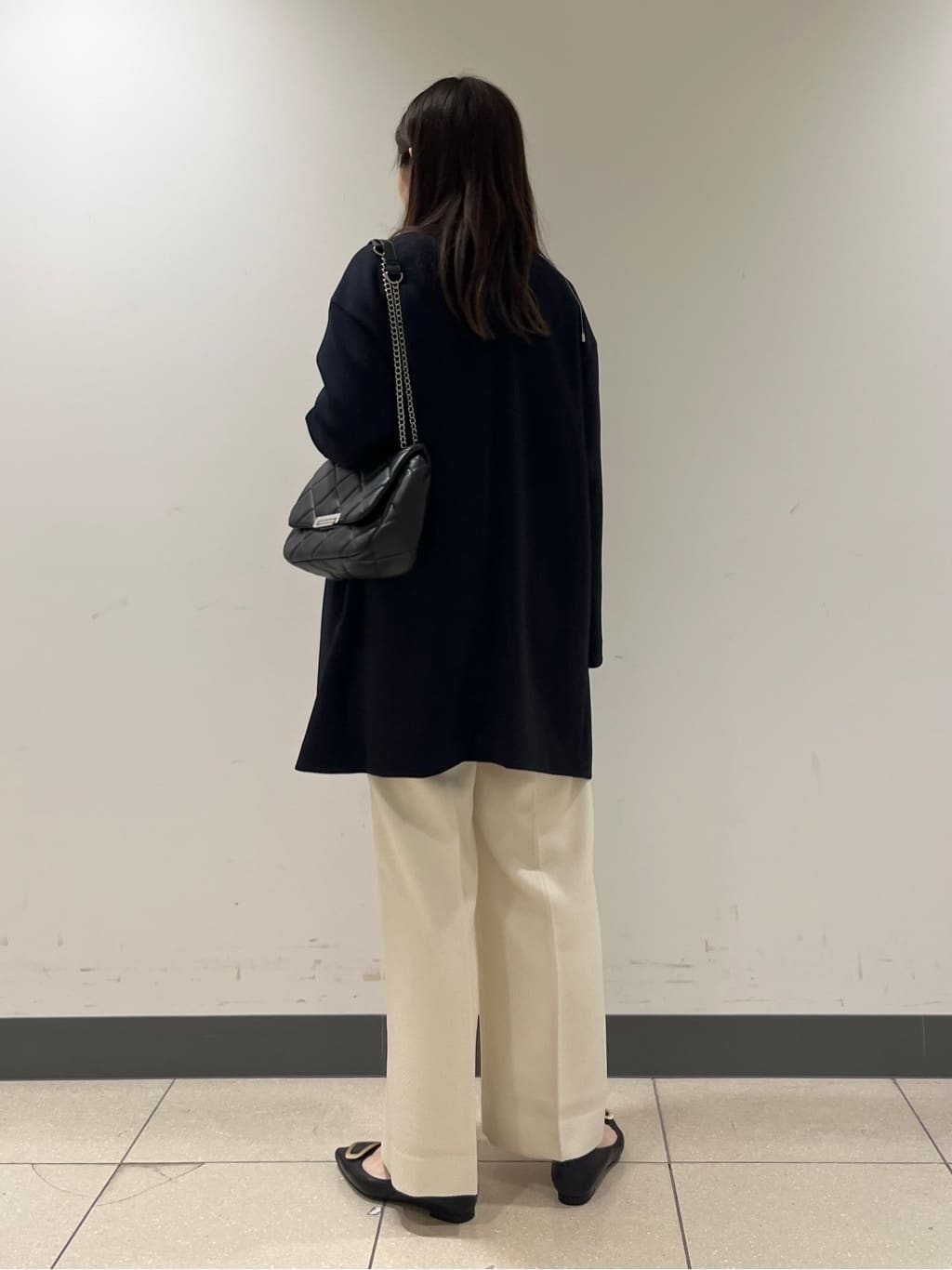 shokoさんの「INDIVI｜【ウール混ラメ素材】Vネック煌めきニット」を使ったコーディネート