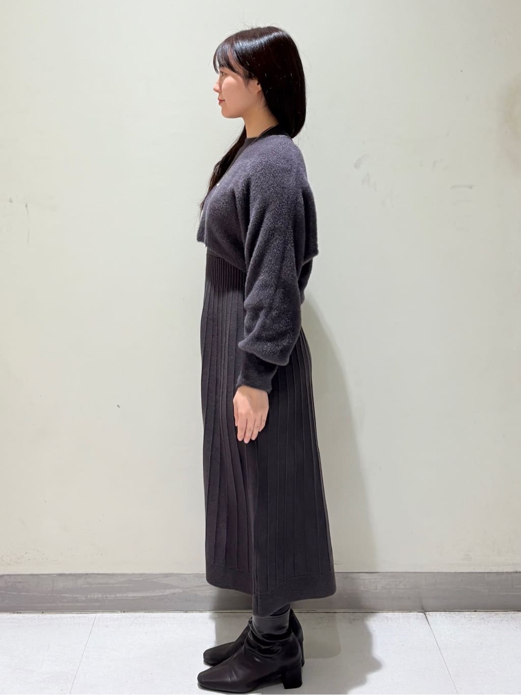 きみさんの「OPAQUE.CLIP｜ラメフェザープルオーバーセット ニットワンピース【洗濯機OK】《XS～LL》」を使ったコーディネート