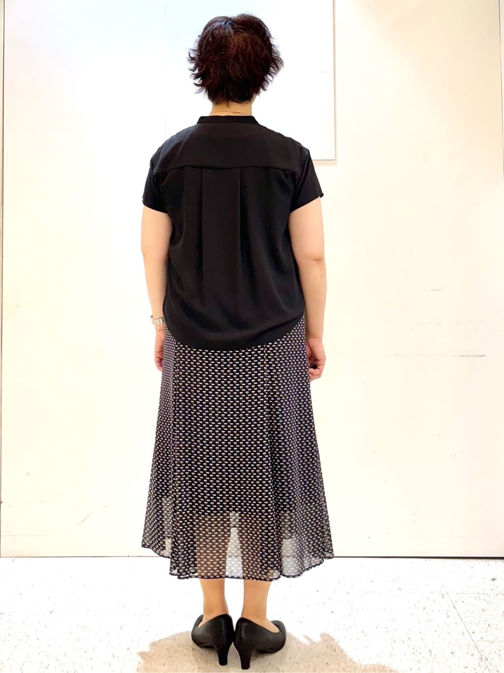 ヤスコさんの「Reflect｜【インナーに◎／すっきり見え！長め丈】タックデティールブラウス」を使ったコーディネート