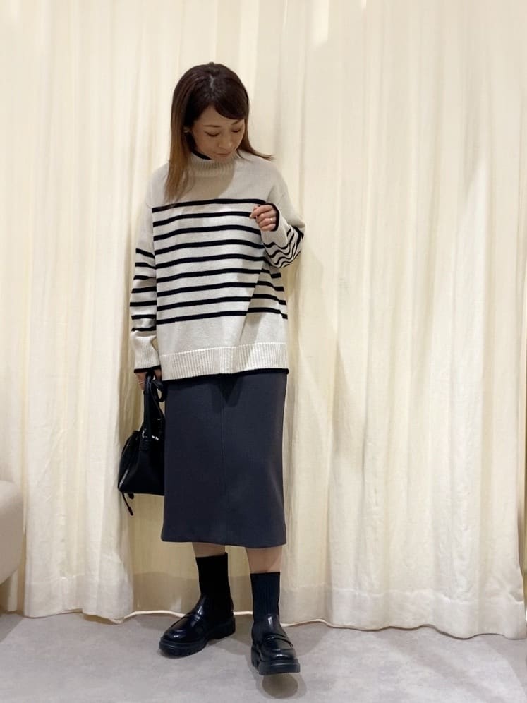 𝑹𝑶𝑴𝑰さんの「INDIVI｜」を使ったコーディネート