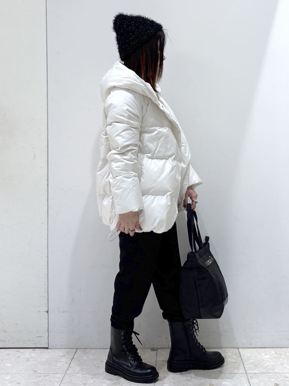 mameさんの「OPAQUE.CLIP｜撥水フードミドルダウンコート【防風／抗菌防臭／洗濯機OK】《S～LL》」を使ったコーディネート