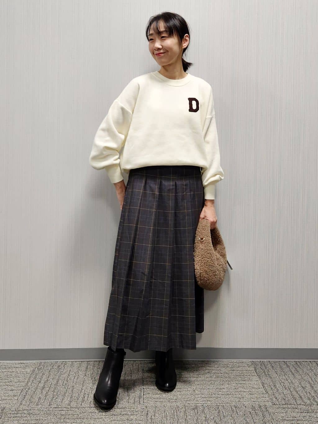 naraさんの「Dessin｜【洗える】Dサガラ刺繍ワッペン付きニット」を使ったコーディネート