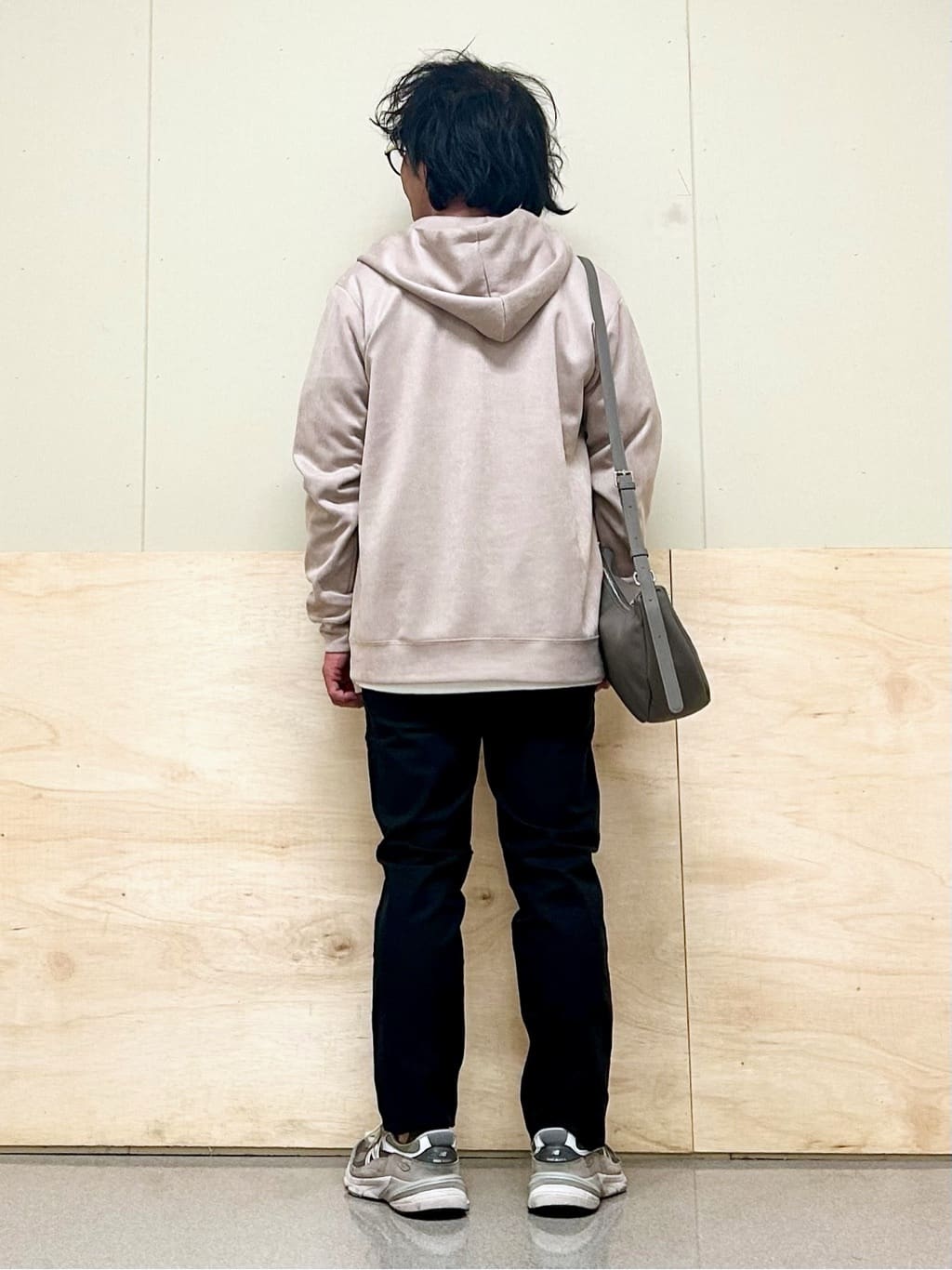 KENJI Iさんの「THE SHOP TK｜【オールシーズン穿ける！】7DAYSストレッチへリンボンパンツ　ON&hArr;OFF兼用」を使ったコーディネート