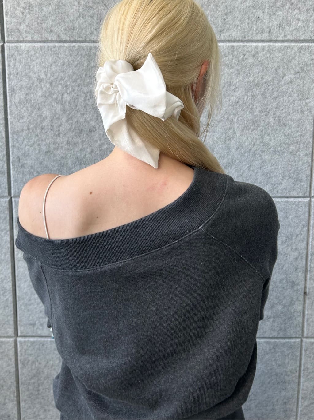honoka Aさんの「CODE A｜off－shoulder sweat」を使ったコーディネート
