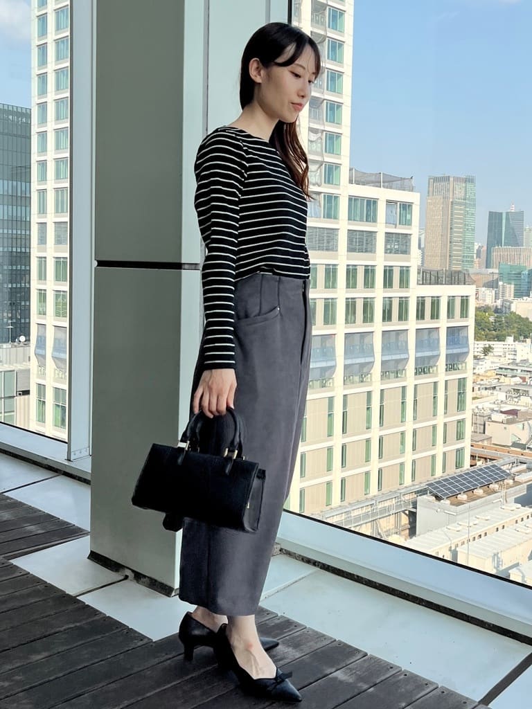 はばさんの「Couture brooch｜【洗える・ストレッチ・通勤】スエード調ダンボールIラインスカート」を使ったコーディネート