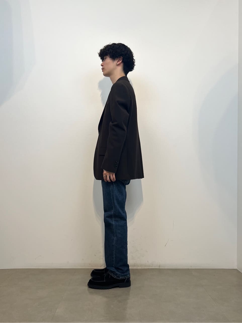 Neoさんの「TAKEO KIKUCHI｜【モンスターストレッチ】日本製 ウォッシュド デニムパンツ」を使ったコーディネート