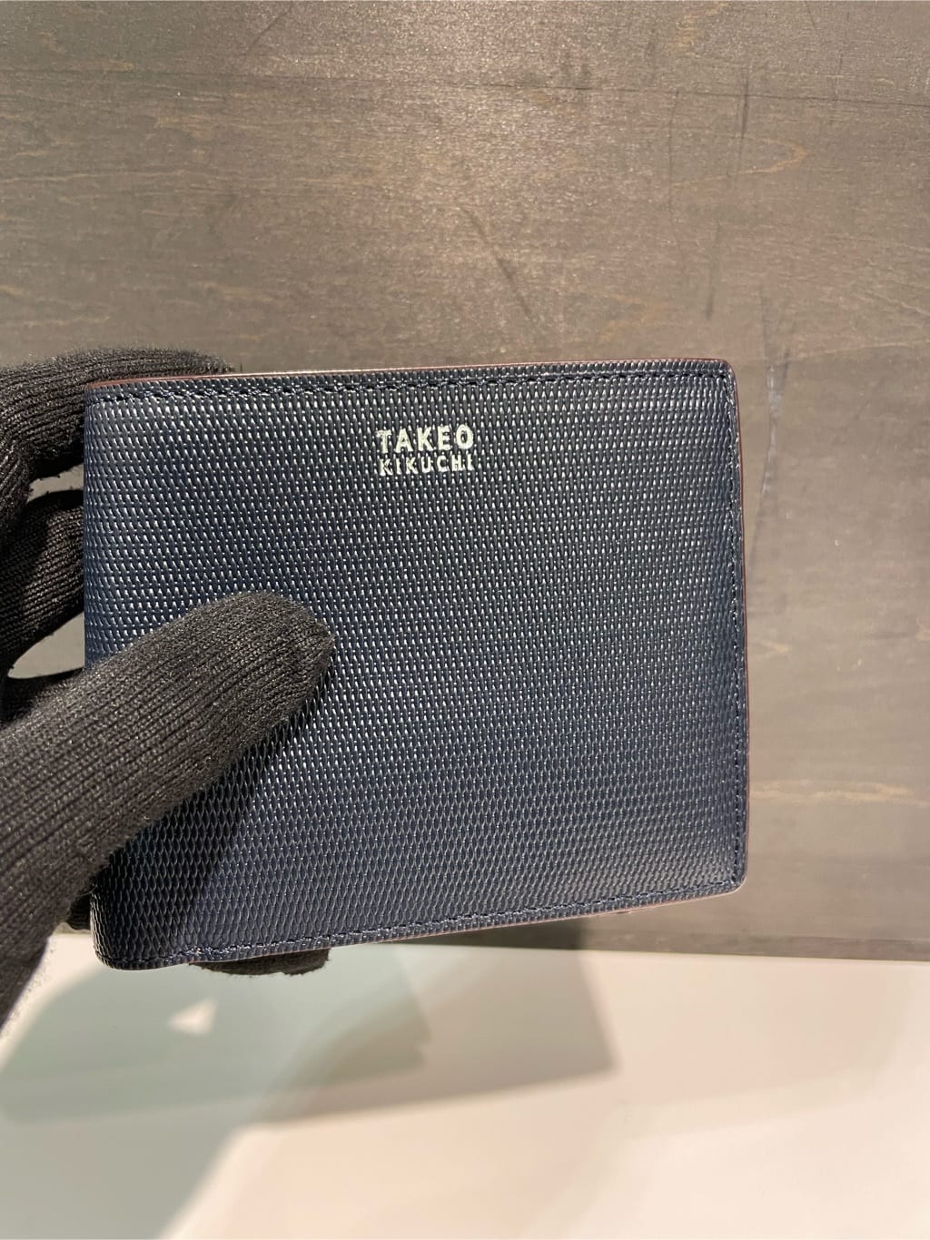すずきさんの「TAKEO KIKUCHI｜【ソフト＆ナチュラル】ミニメッシュ レザー 2つ折り財布」を使ったコーディネート