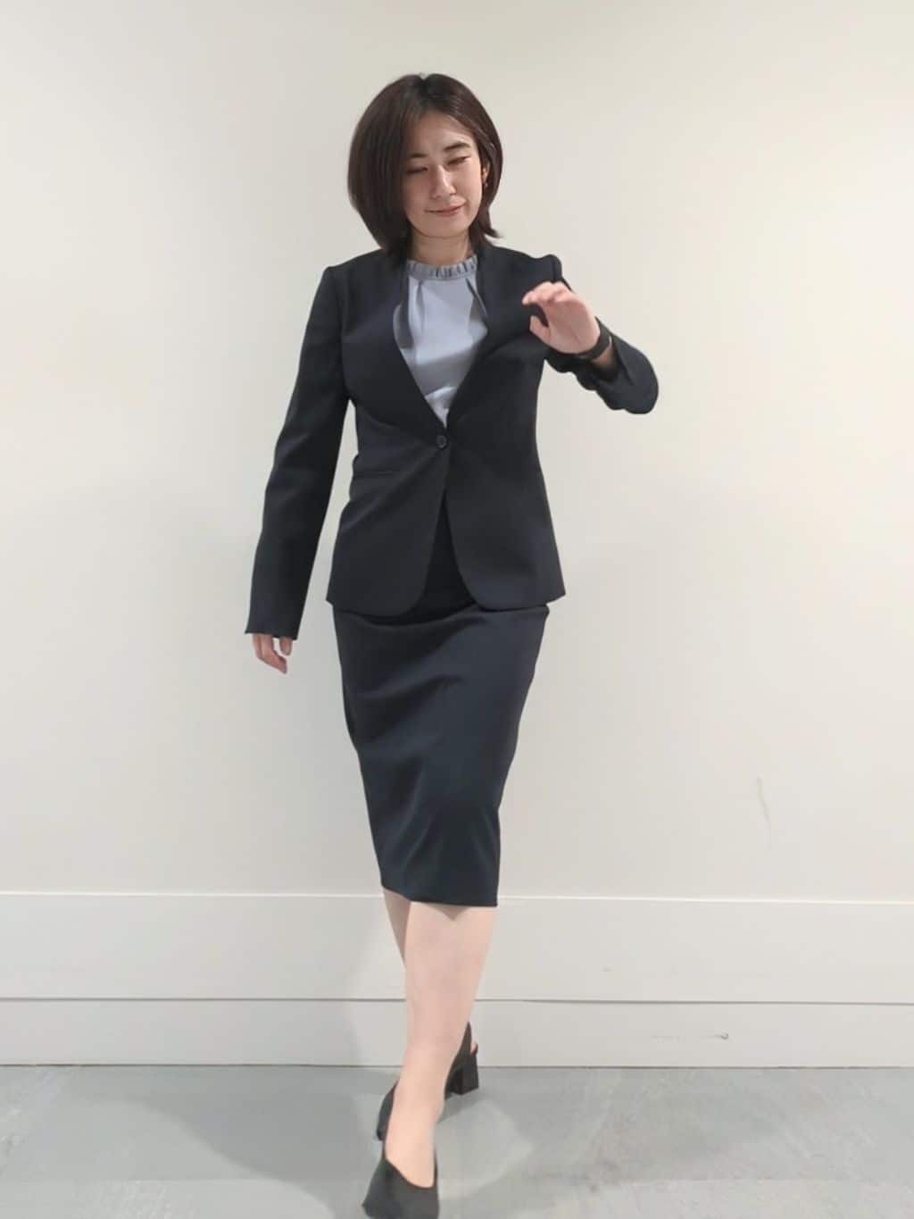 ミズタさんの「UNTITLED｜【洗える通勤スーツ】レジェールギャバ　ストレッチカラーレスジャケット」を使ったコーディネート