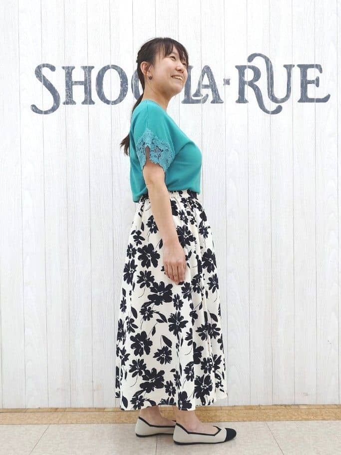 とろろさんの「SHOO･LA･RUE｜【S-LL/ひんやり/UV/】大人上品な お袖レースニット」を使ったコーディネート
