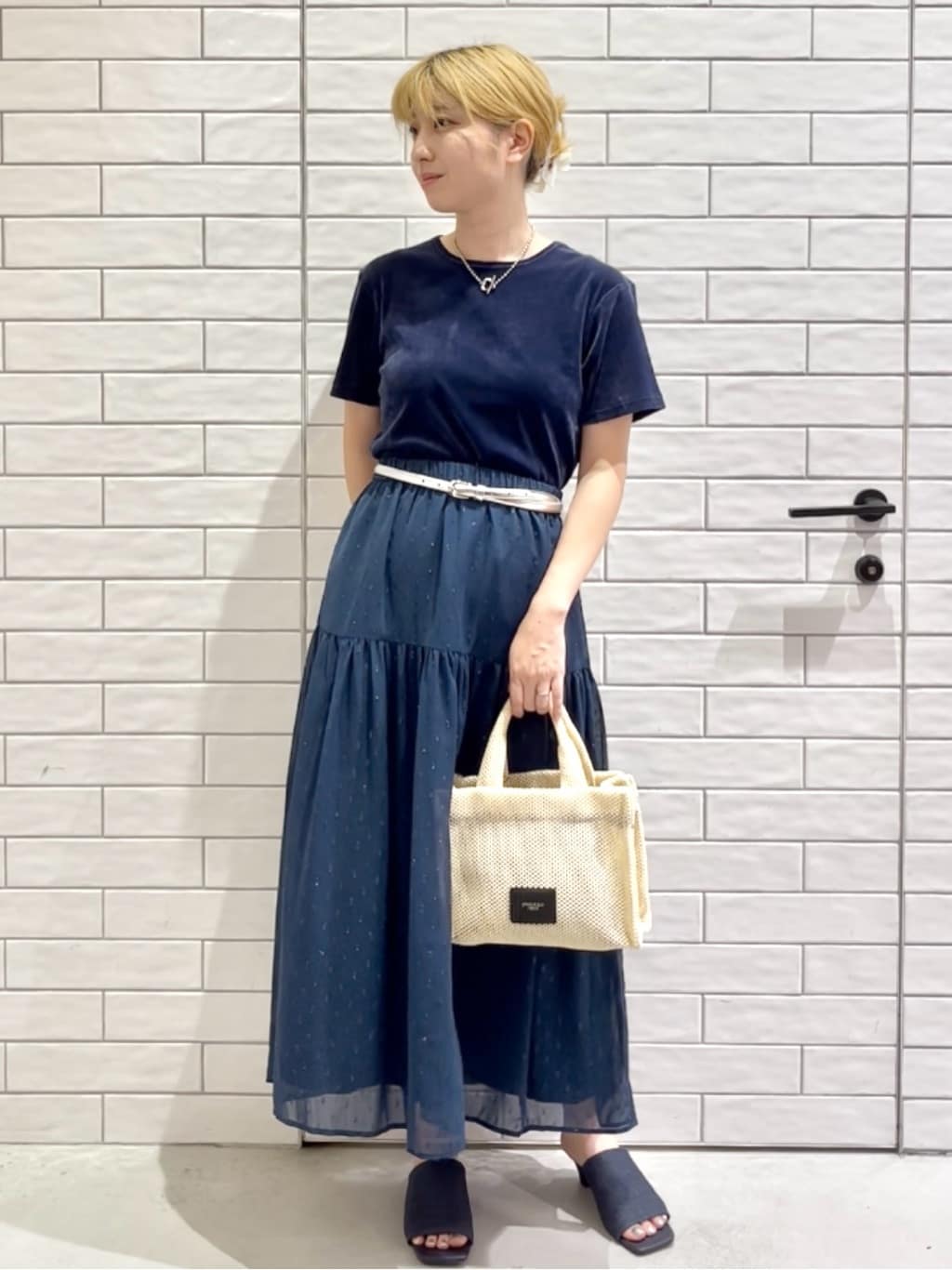 しおりさんの「OPAQUE.CLIP｜フロッキーチュールTシャツ【洗濯機洗い可】」を使ったコーディネート