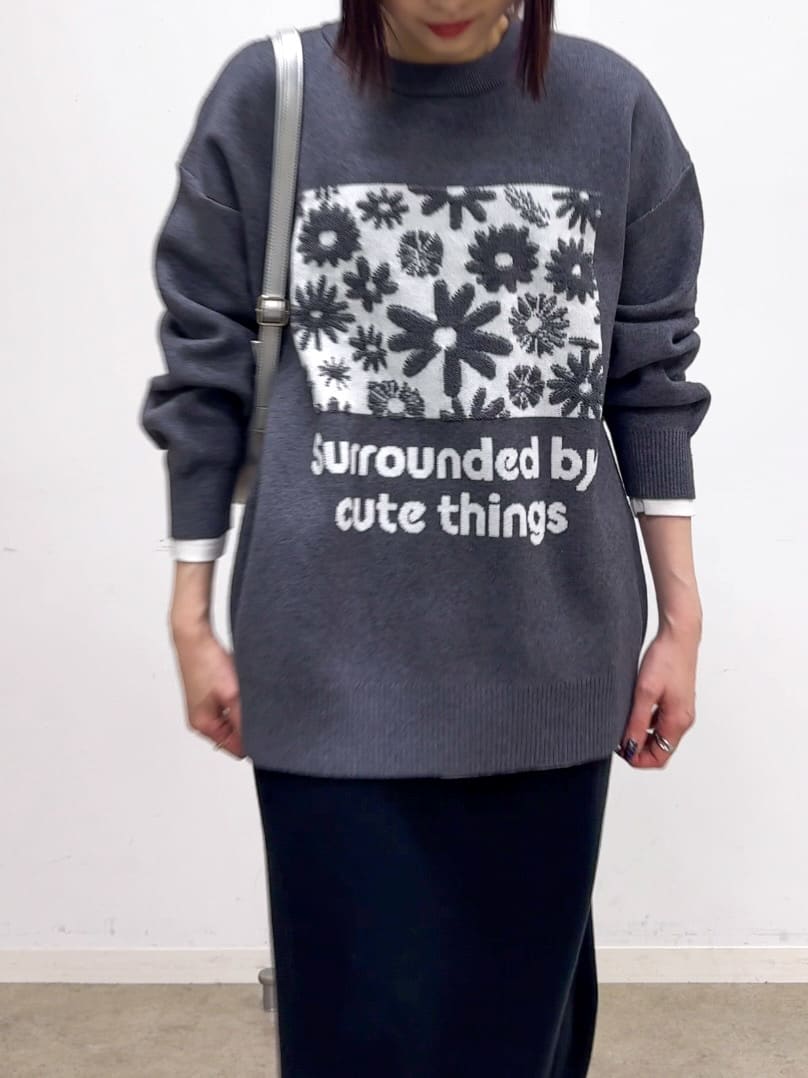 𝐜𝐡𝐢𝐤𝐚さんの「SHOO･LA･RUE｜【体型カバー】ちくちくしにくい お花ロゴジャカードスウェットライクニット」を使ったコーディネート