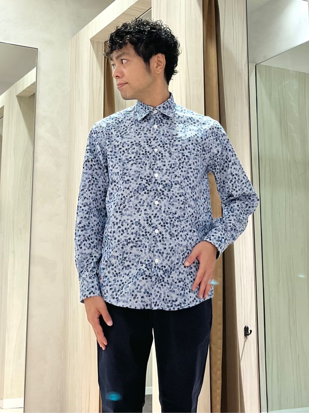 URAさんの「TAKEO KIKUCHI｜ストライプ小花 長袖シャツ」を使ったコーディネート