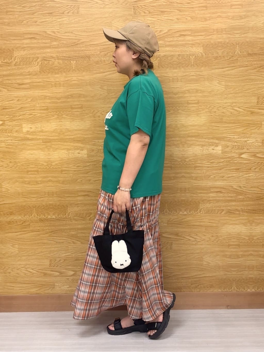 ぁむさんの「SHOO･LA･RUE｜【ひんやり/S-LL】サガラ刺繍ロゴTシャツ」を使ったコーディネート