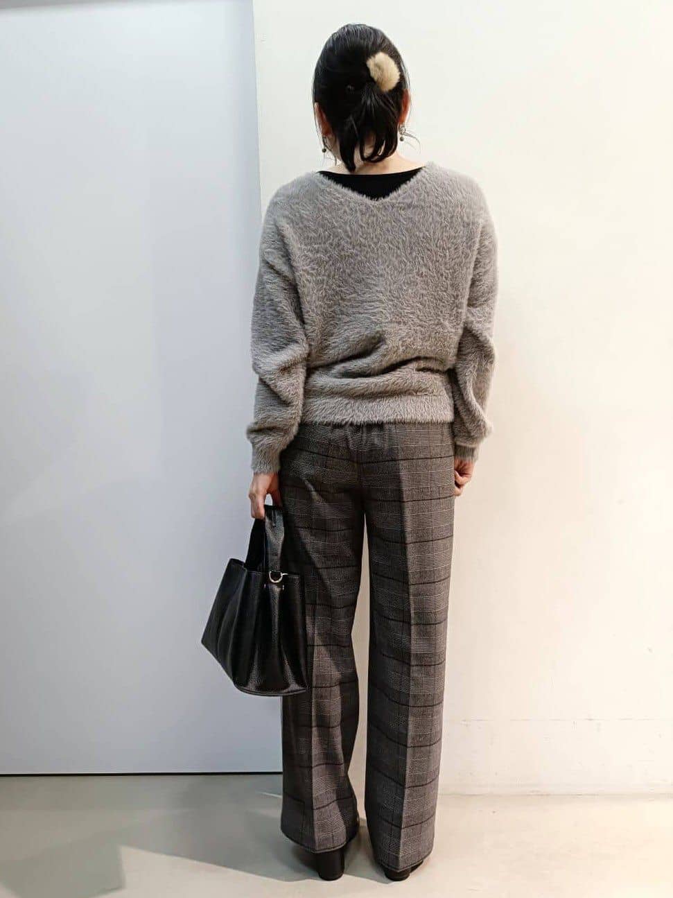 あんさんの「THE SHOP TK｜【華やかで柔らか】ふわふわフェザーニット/洗える・前後2WAY」を使ったコーディネート