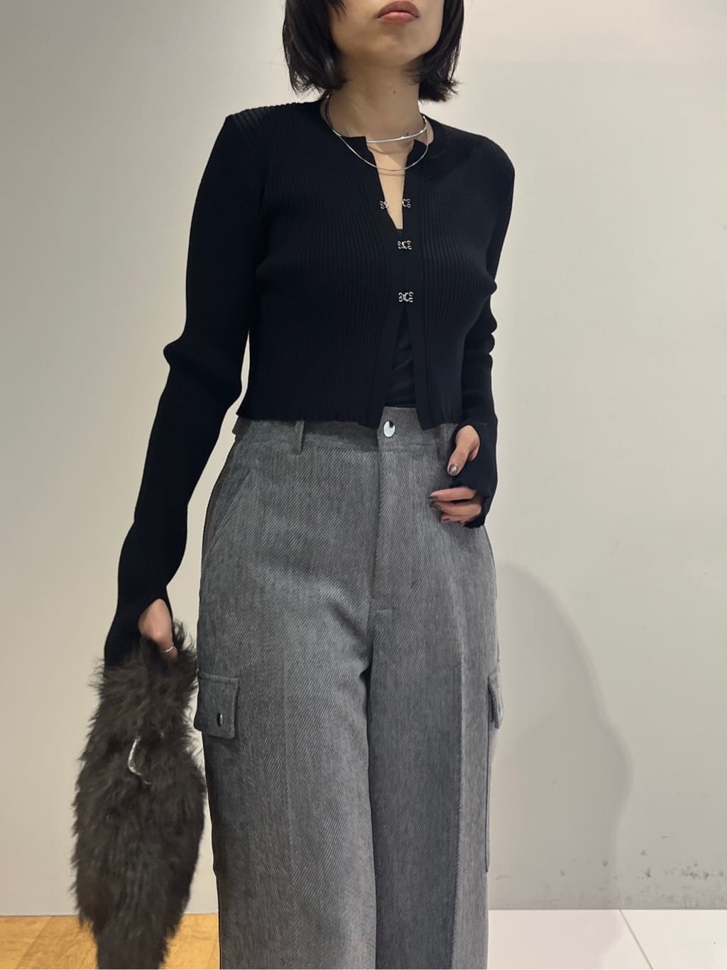 Harukaさんの「INDIVI｜【LE VERNIS】ポワールフラッフィーファーバッグ」を使ったコーディネート