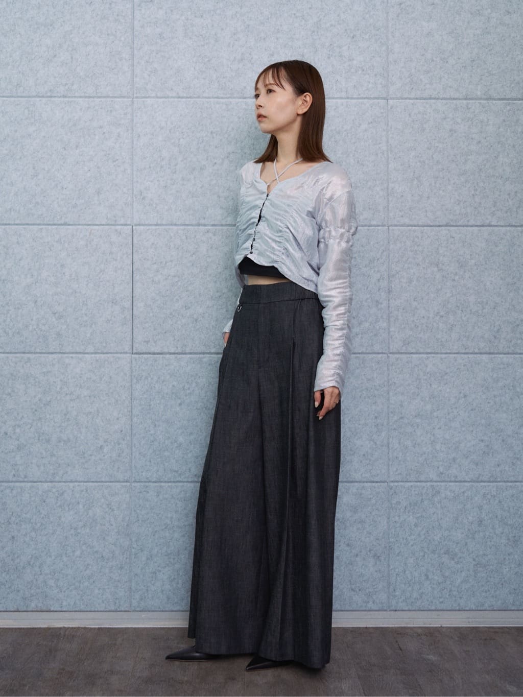 harekoさんの「CODE A｜gathered shiny blouse」を使ったコーディネート