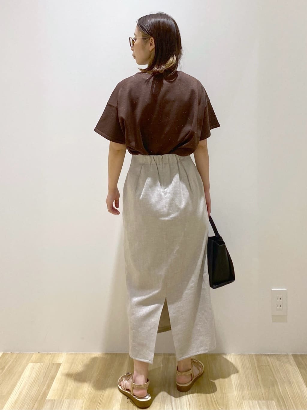 えりさんの「OPAQUE.CLIP｜《美人百花掲載》ストレッチリネンライクタイトスカート【洗濯機洗い可】」を使ったコーディネート