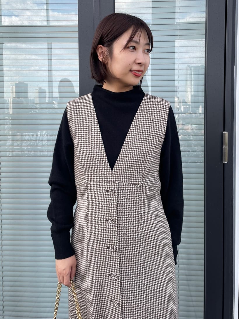 abeさんの「Couture brooch｜【ゆるふわ・通勤】リッシュアンゴラ バックパール調ニット」を使ったコーディネート