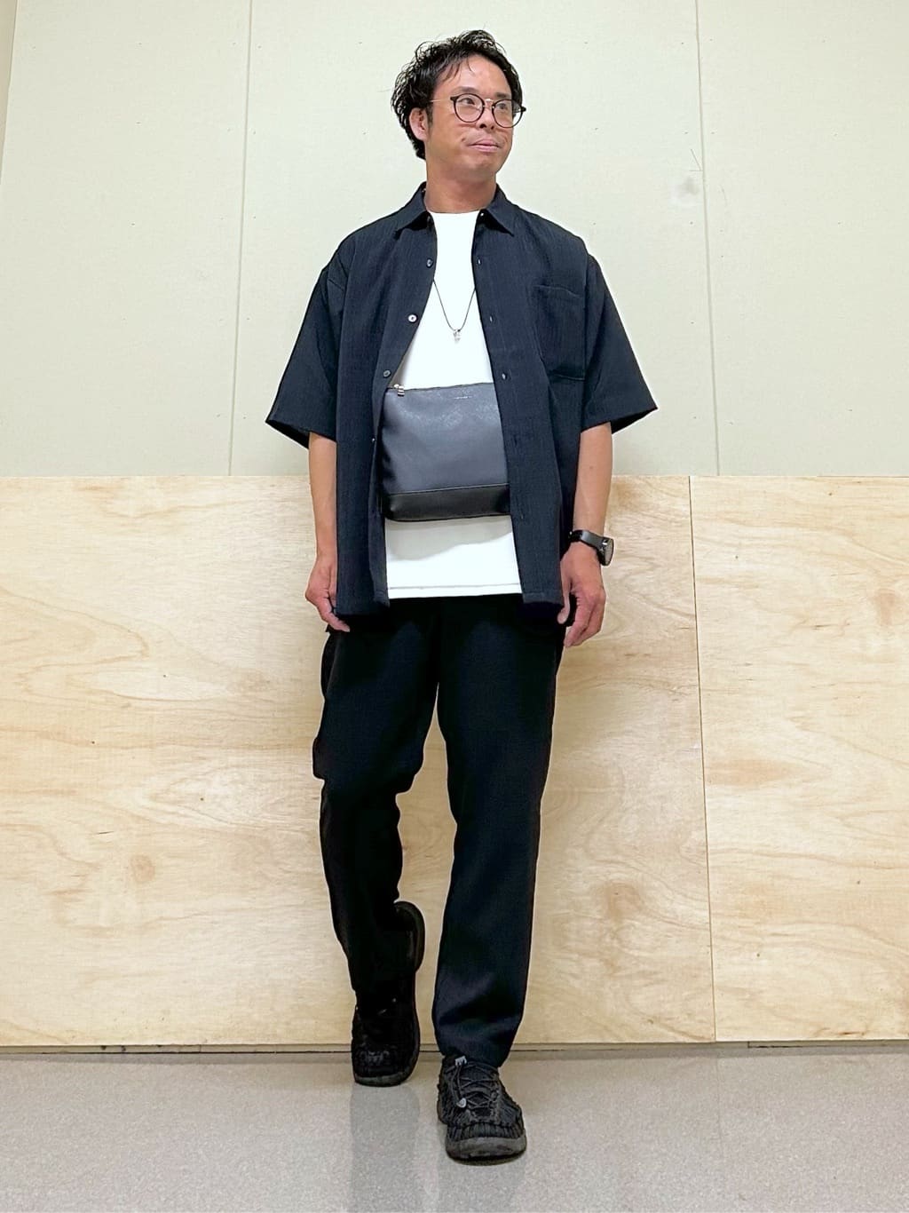 KENJI Iさんの「THE SHOP TK｜サフィアーノミニサコッシュ」を使ったコーディネート