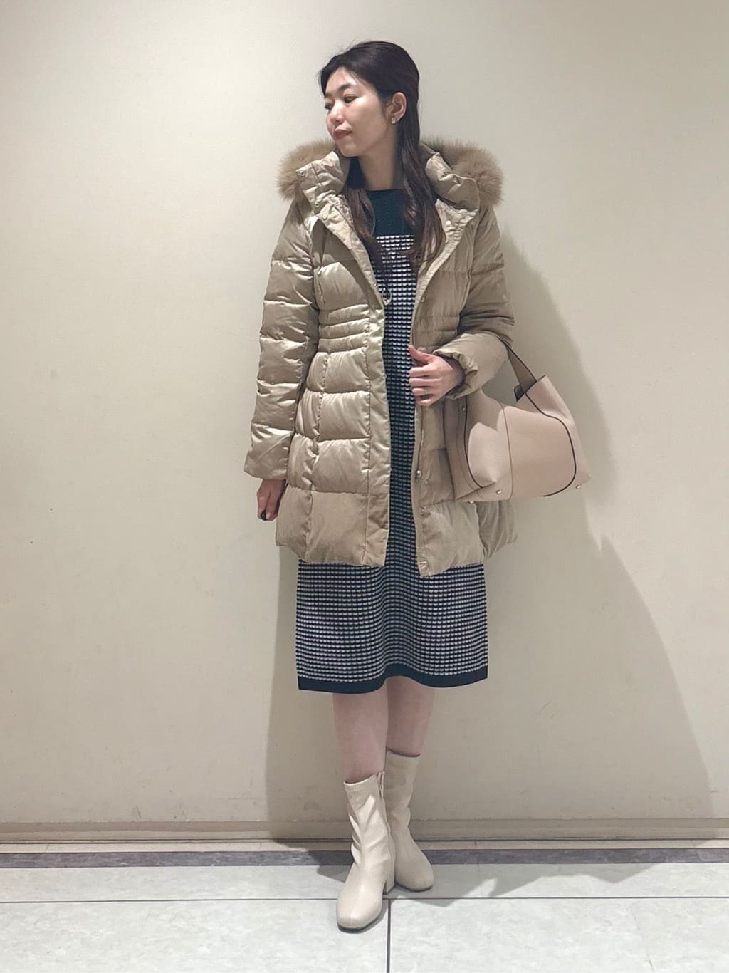 sakiさんの「COUP DE CHANCE｜【ミディ丈】ベルト付ダウンコート」を使ったコーディネート