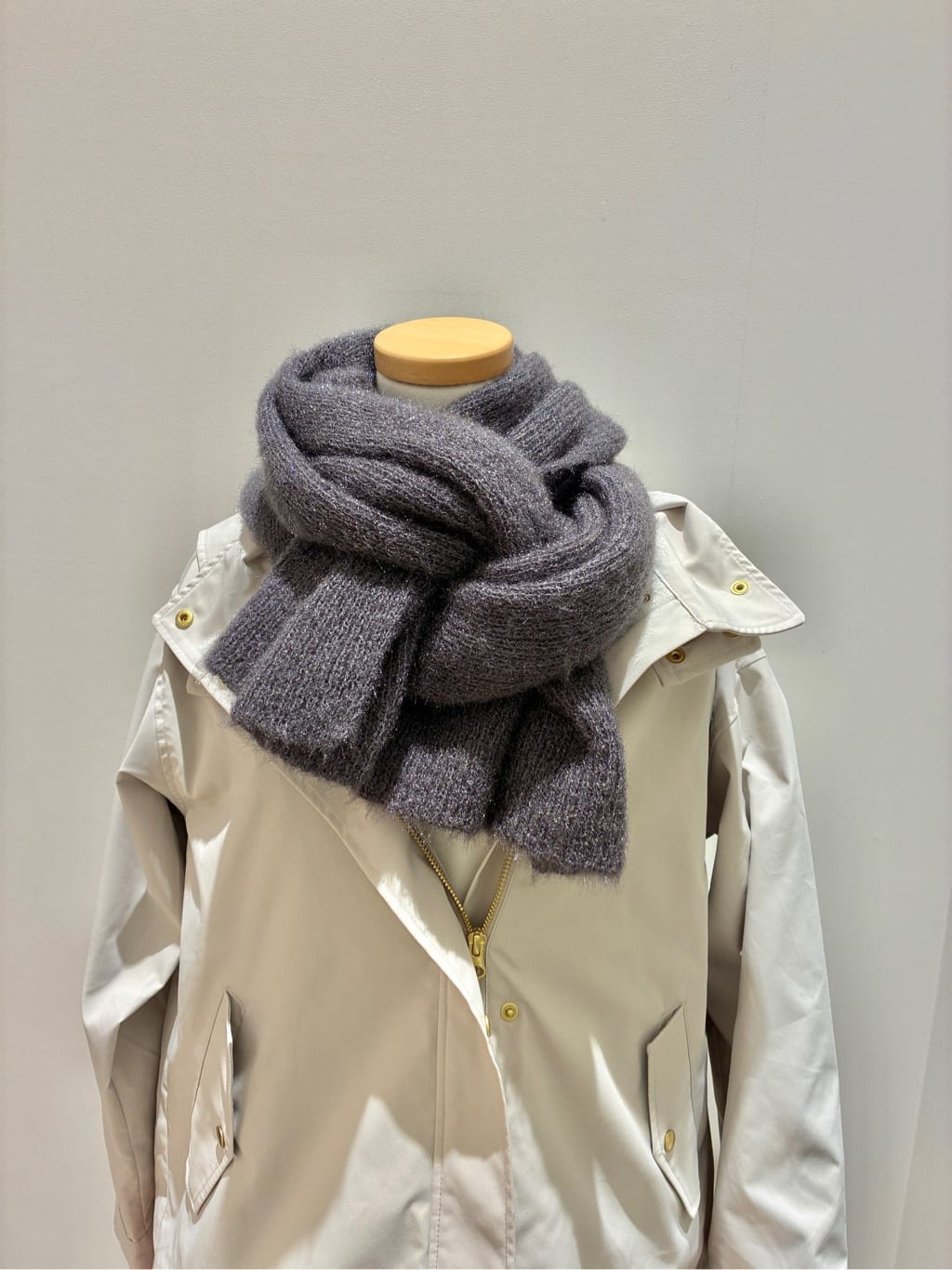 るーとさんの「SHOO･LA･RUE｜リブニットマフラー」を使ったコーディネート