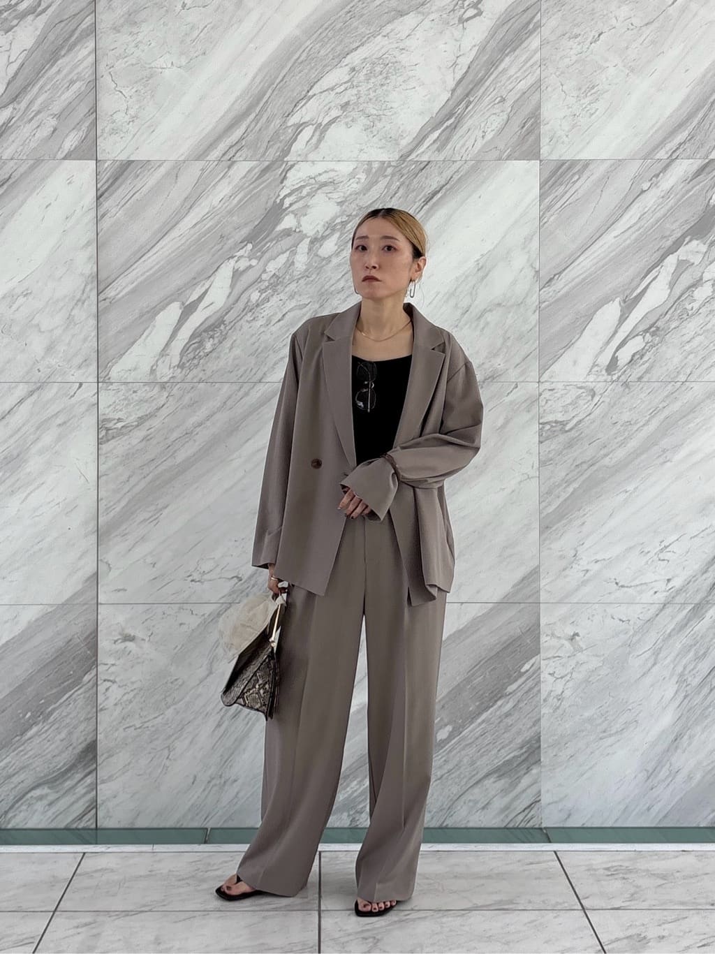 kotakiさんの「INDIVI｜Comfy SET UP｜イージーストレートワイドパンツ【セットアップ対応／通勤/カセット服】」を使ったコーディネート