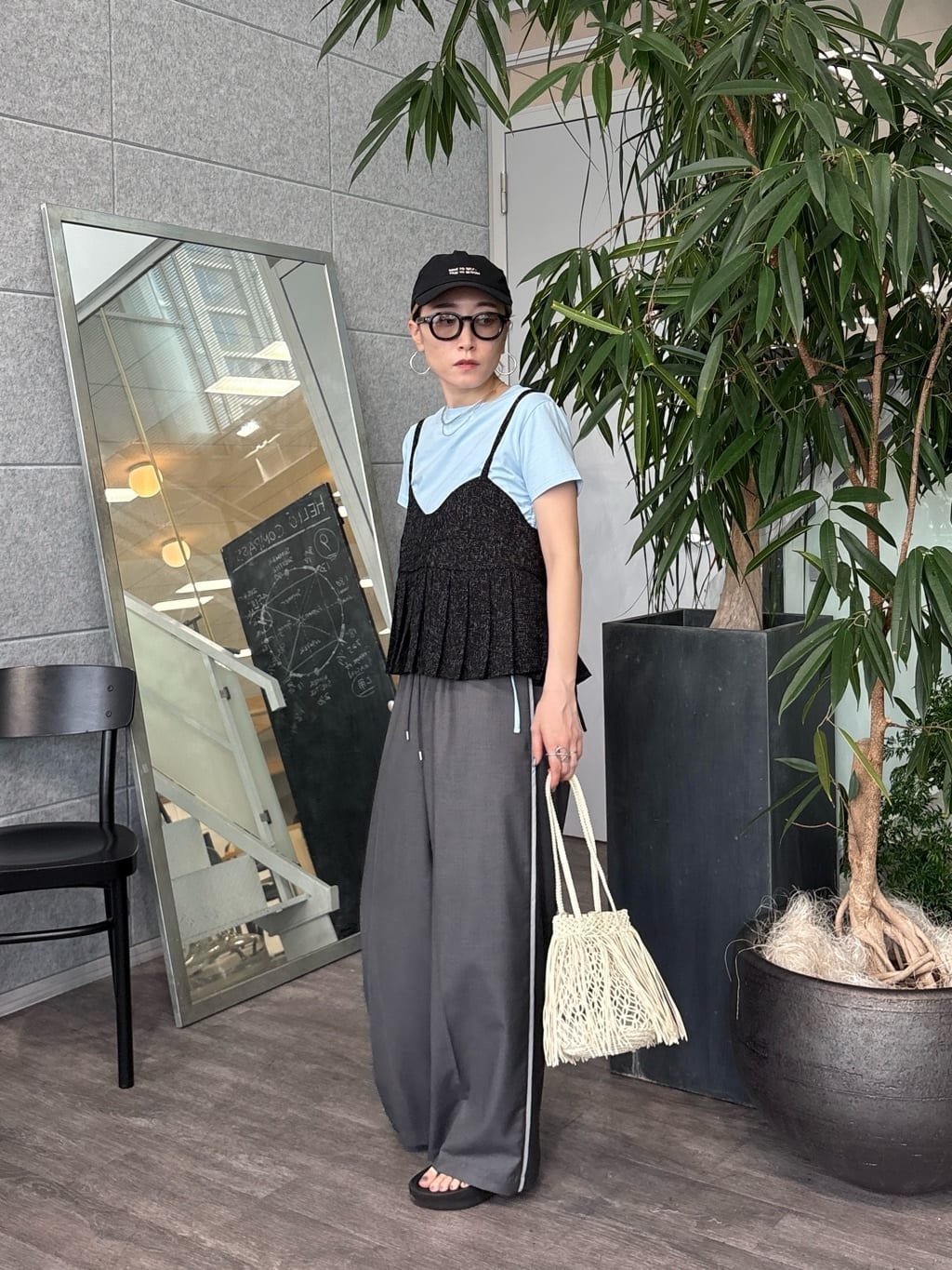 kotakiさんの「INDIVI｜【セットアップ可能】サキソニーサイドラインパンツ」を使ったコーディネート