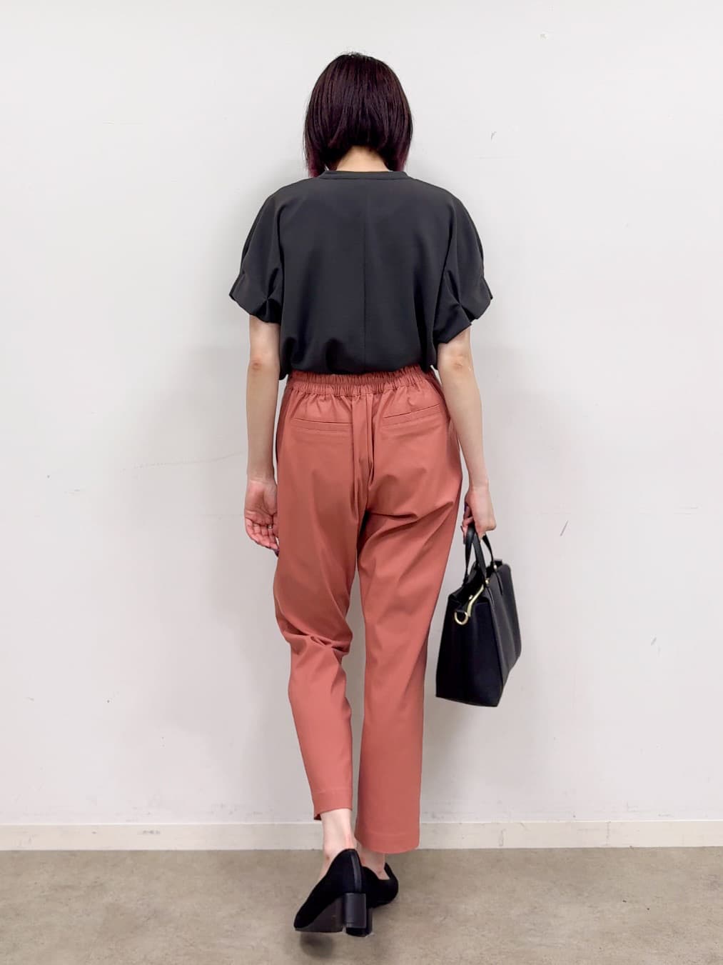 𝐜𝐡𝐢𝐤𝐚さんの「SHOO･LA･RUE｜【S-LL/セットアップ可/ひんやり】きちんと見えで上品 お袖タック スキッパーブラウス」を使ったコーディネート