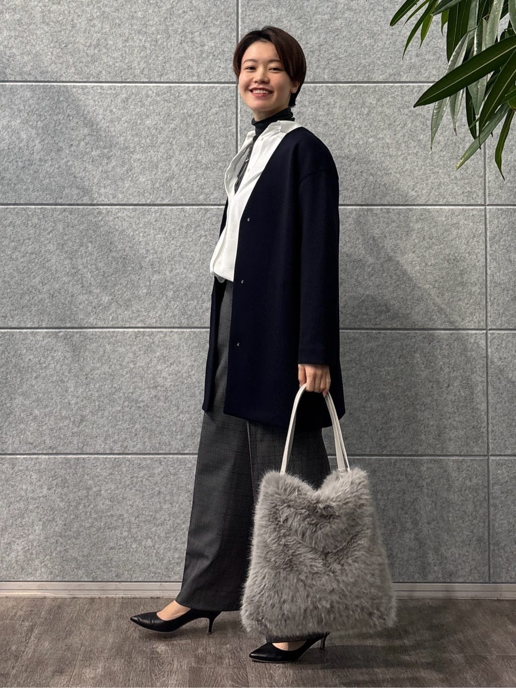kanaeさんの「INDIVI｜【秋／軽羽織り】ノーカラーミドル丈ライトコート」を使ったコーディネート