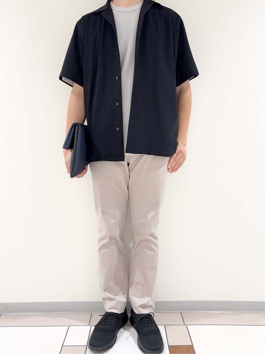 及川さんの「TAKEO KIKUCHI｜【COOL CITY WEAR】エアートール オープンカラーシャツ /接触冷感・通気性」を使ったコーディネート