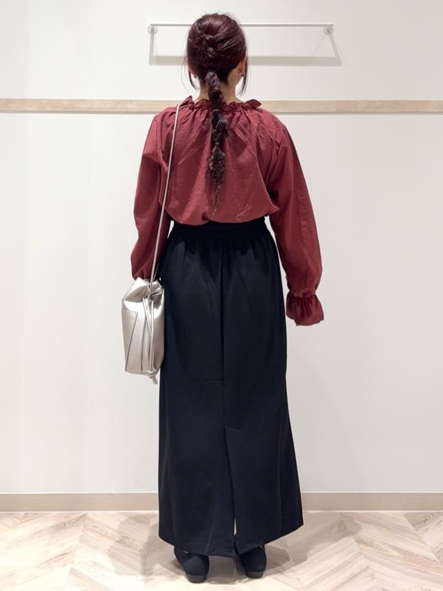 nanaさんの「SHOO･LA･RUE｜【S-LL/洗濯後しわになりにくい/吸水速乾/UV】大人フェミニンな装いに 襟フリルブラウス」を使ったコーディネート