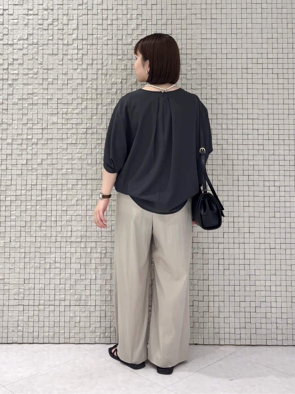 sakuさんの「INDIVI｜【体型カバー/SETUP可能】ジョーゼット　ドルマンブラウス」を使ったコーディネート