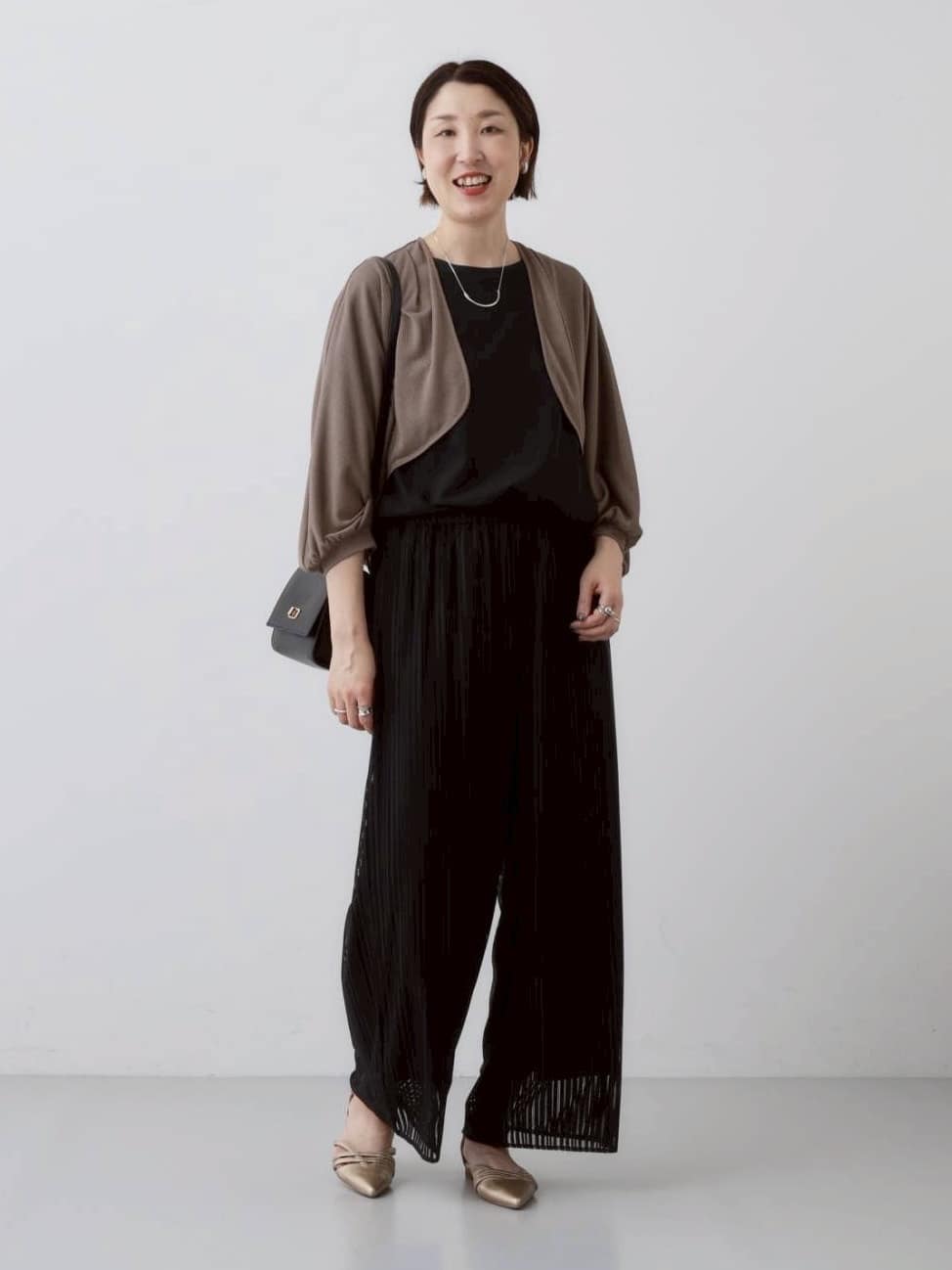 yuriさんの「INDIVI｜【軽く羽織れる】ボレロカーディガン」を使ったコーディネート