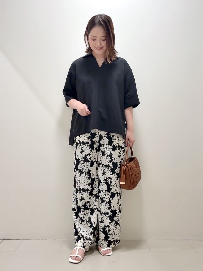 YUIさんの「UNTITLED｜【UVカット/接触冷感/吸水速乾/ゆったり】V開きネックシャツ」を使ったコーディネート
