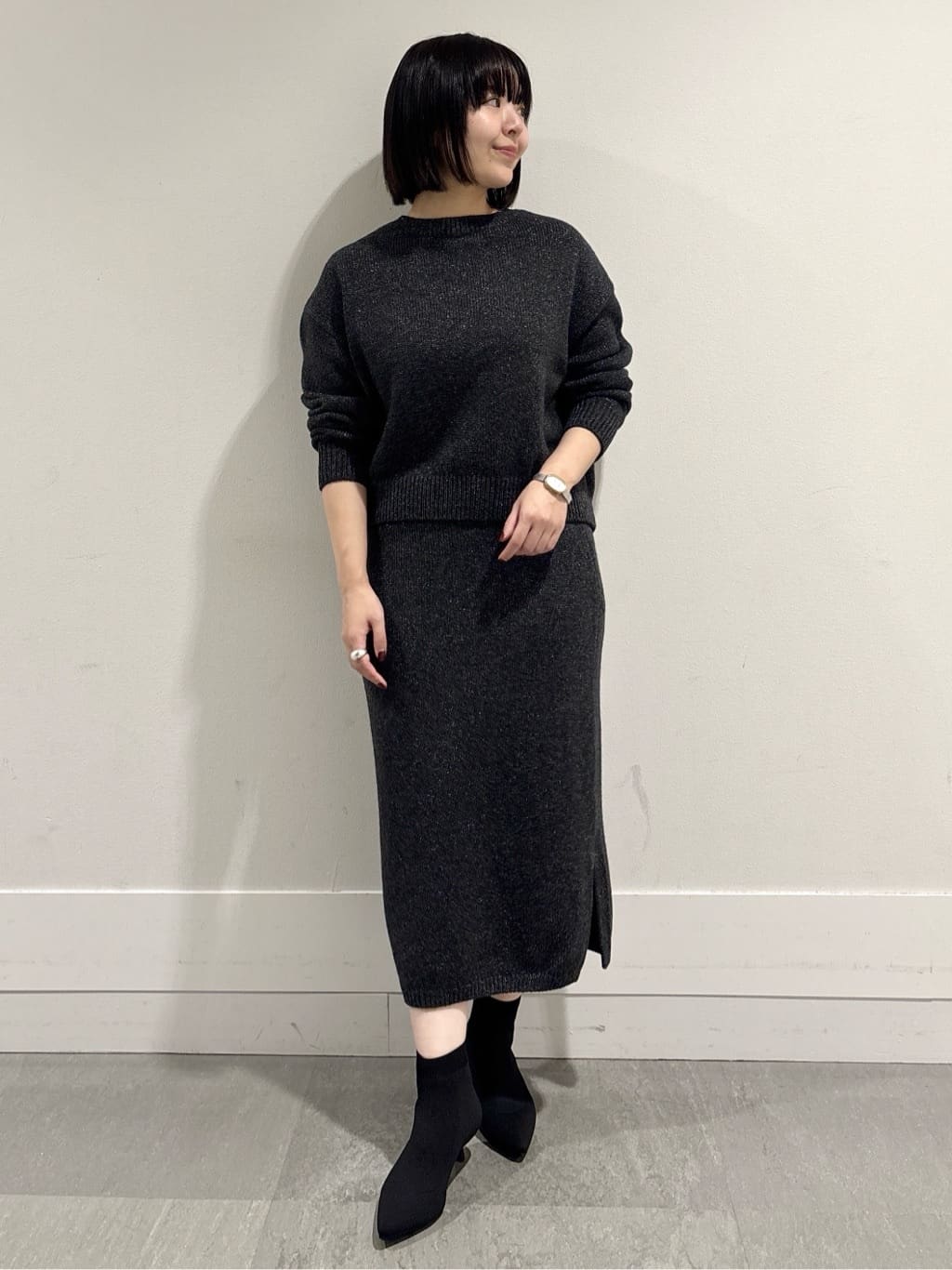 モエカさんの「UNTITLED｜【セットアップ可/ゆったり】ウール混ラメニット」を使ったコーディネート