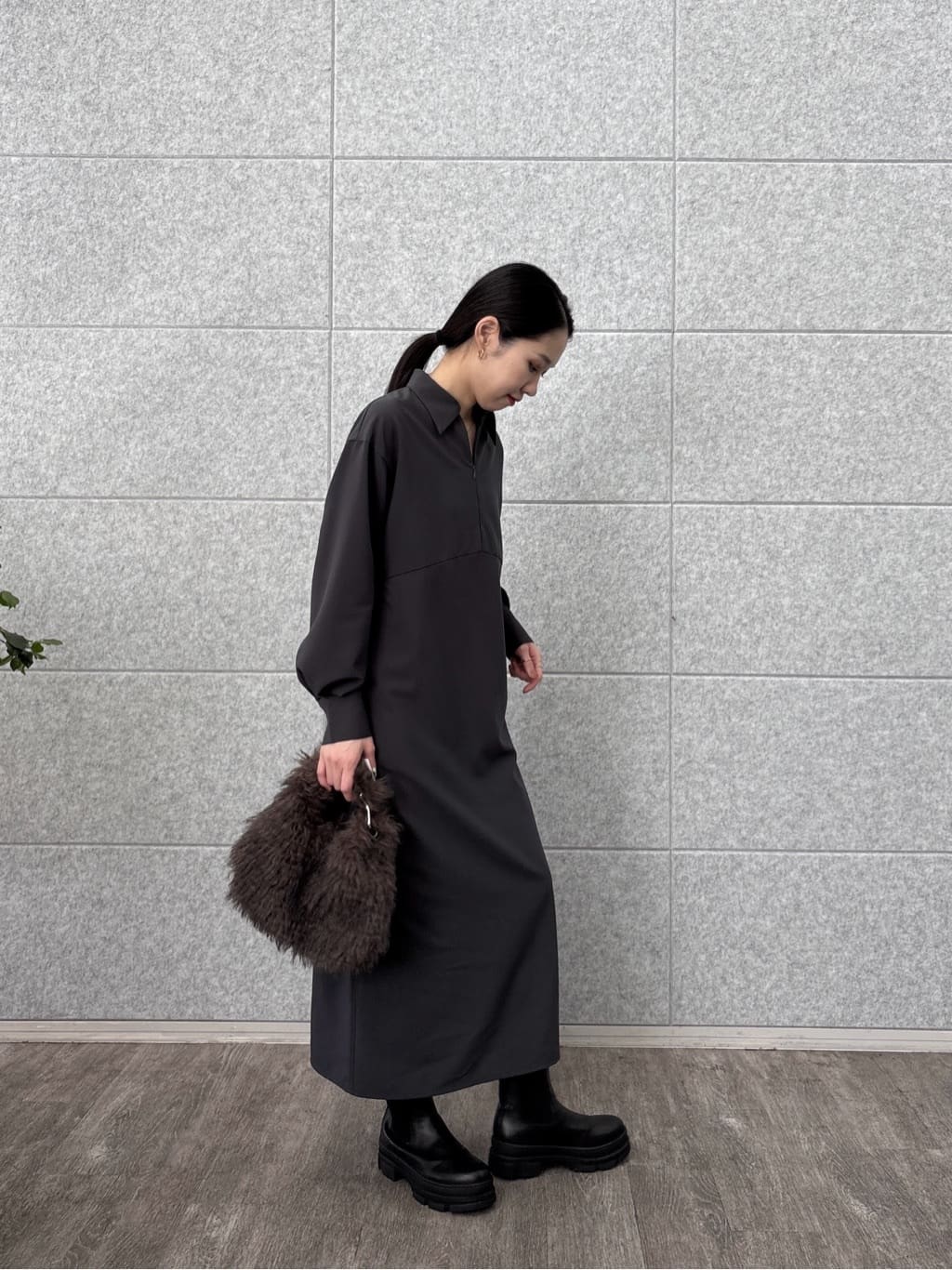 ひなさんの「INDIVI｜【LE VERNIS】ポワールフラッフィーファーバッグ」を使ったコーディネート