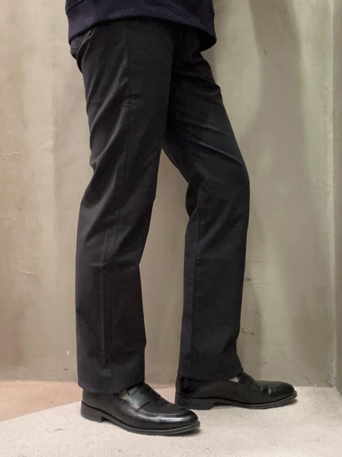 コウノ モトヤさんの「TAKEO KIKUCHI｜【Made in JAPAN】播州織 ストレッチ パンツ」を使ったコーディネート