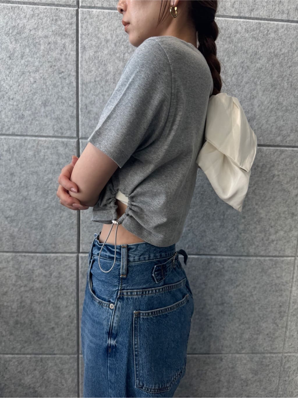 designer yukaさんの「CODE A｜drawstring crop tee」を使ったコーディネート