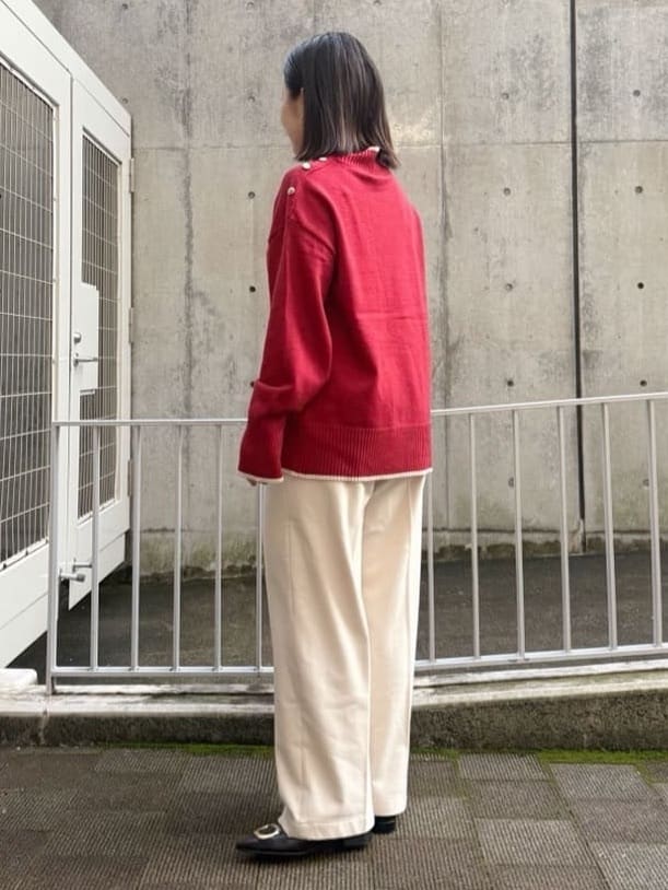 chさんの「THE SHOP TK｜【インしないで着られる】金ボタン ハイネックニット/毛玉になりにくい/静電気防止/洗濯機OK」を使ったコーディネート