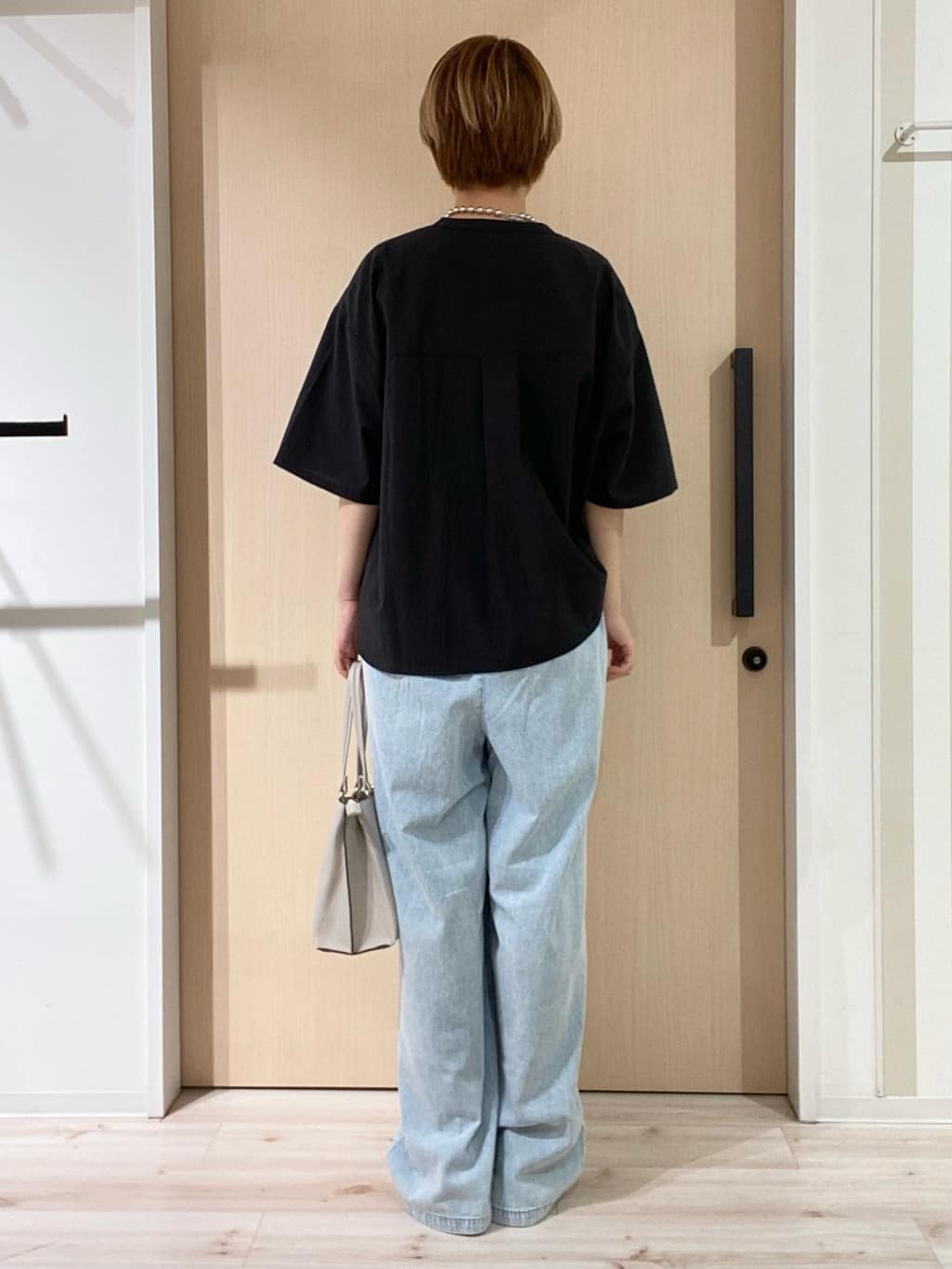 ひらしーさんの「SHOO･LA･RUE｜暑い夏も軽やかに デニムイージーワイドパンツ」を使ったコーディネート