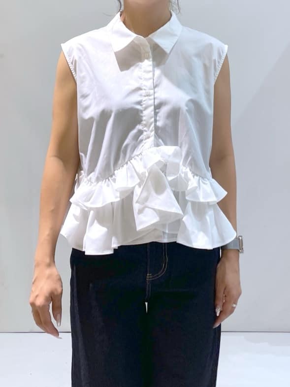 manaさんの「OPAQUE.CLIP｜《Can Cam掲載》裾ラッフルフリルシャツ【洗濯機洗い可】」を使ったコーディネート